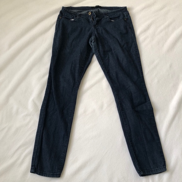 (FREE w/ $25 purchase) Forever 21 jean bundle - Picture 3 of 16